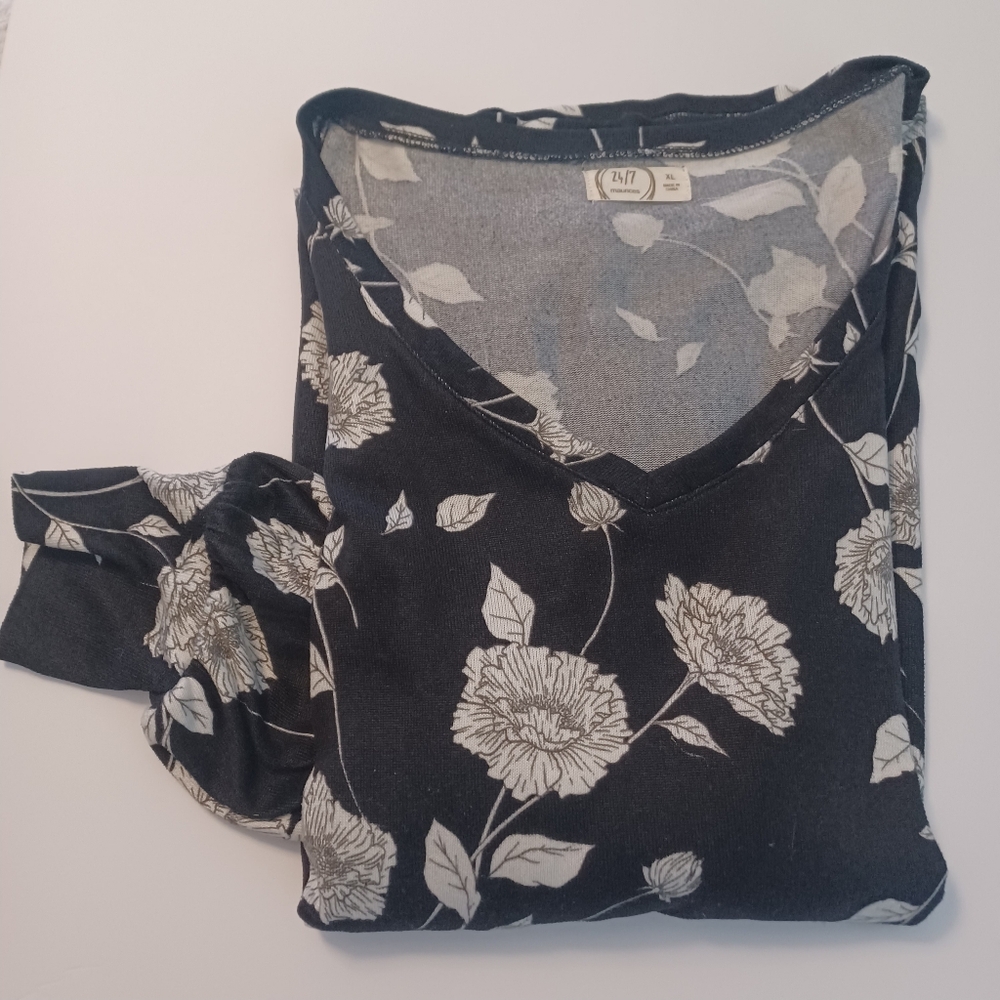 Maurices Deep V Neck Blk Floral Long Sleeve Top